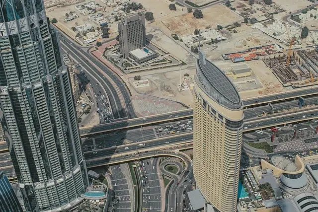 vue contreplongée routes Dubai